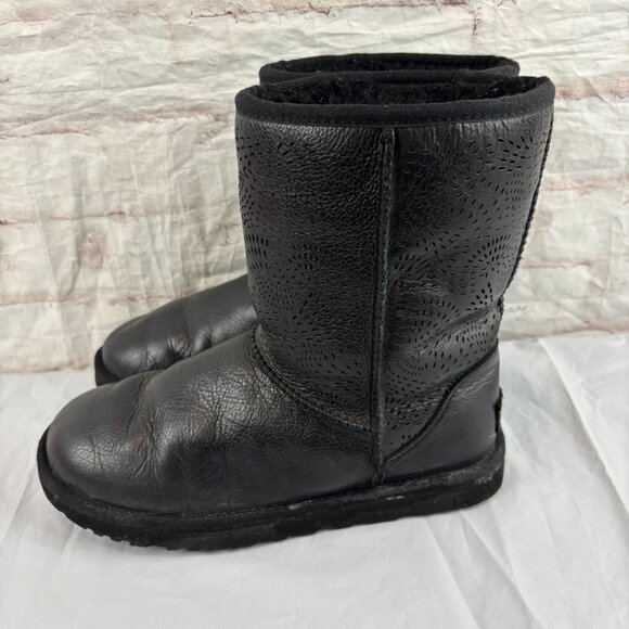 Ugg Women's 8 Black Leather Triana Seaweed Perforated Insulated Winter Snow Boot - Picture 8 of 13